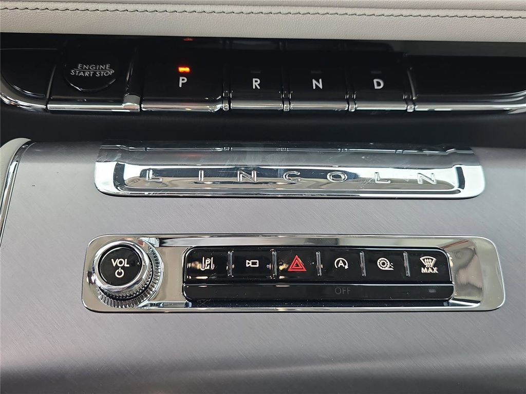 New 2026 Lincoln Aviator AWD image 17