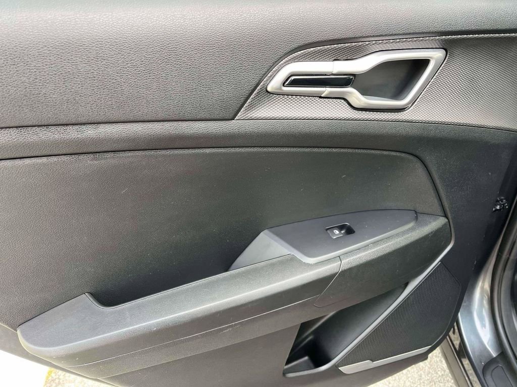 Used 2024 Kia Sportage LX image 5