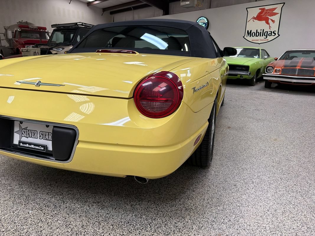 Used 2002 Ford Thunderbird RWD image 16