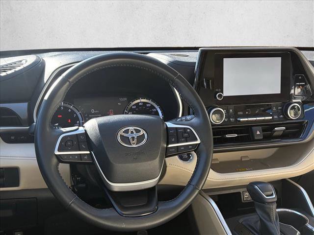 Used 2023 Toyota Highlander XLE image 14
