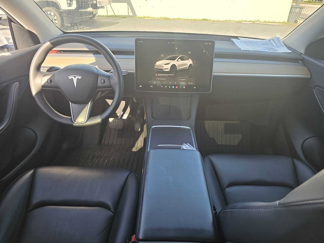 Used 2022 Tesla Model Y Long Range image 23