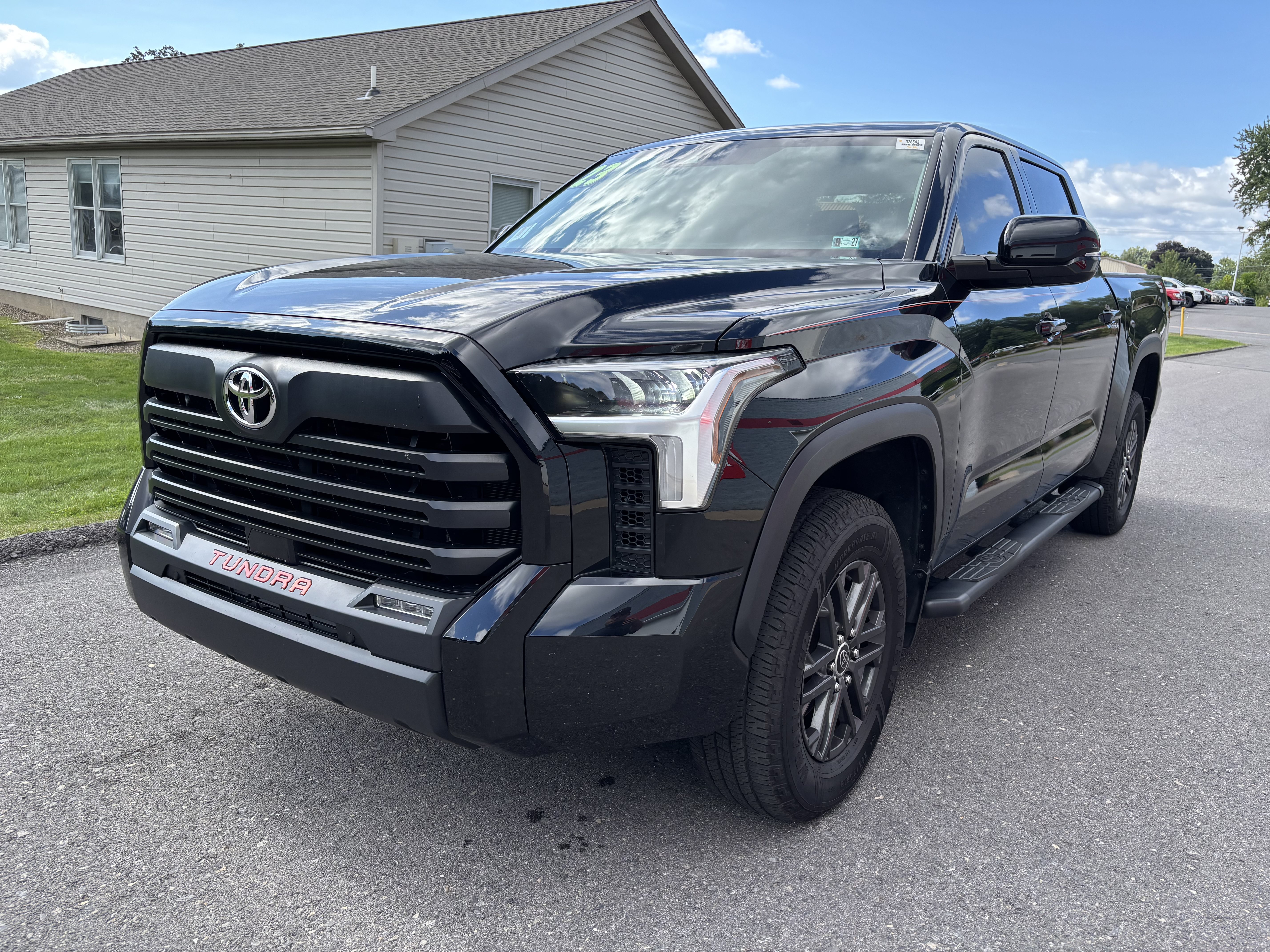 Used 2023 Toyota Tundra SR5 w/ SR5 Convenience Package AWD/4WD image 7