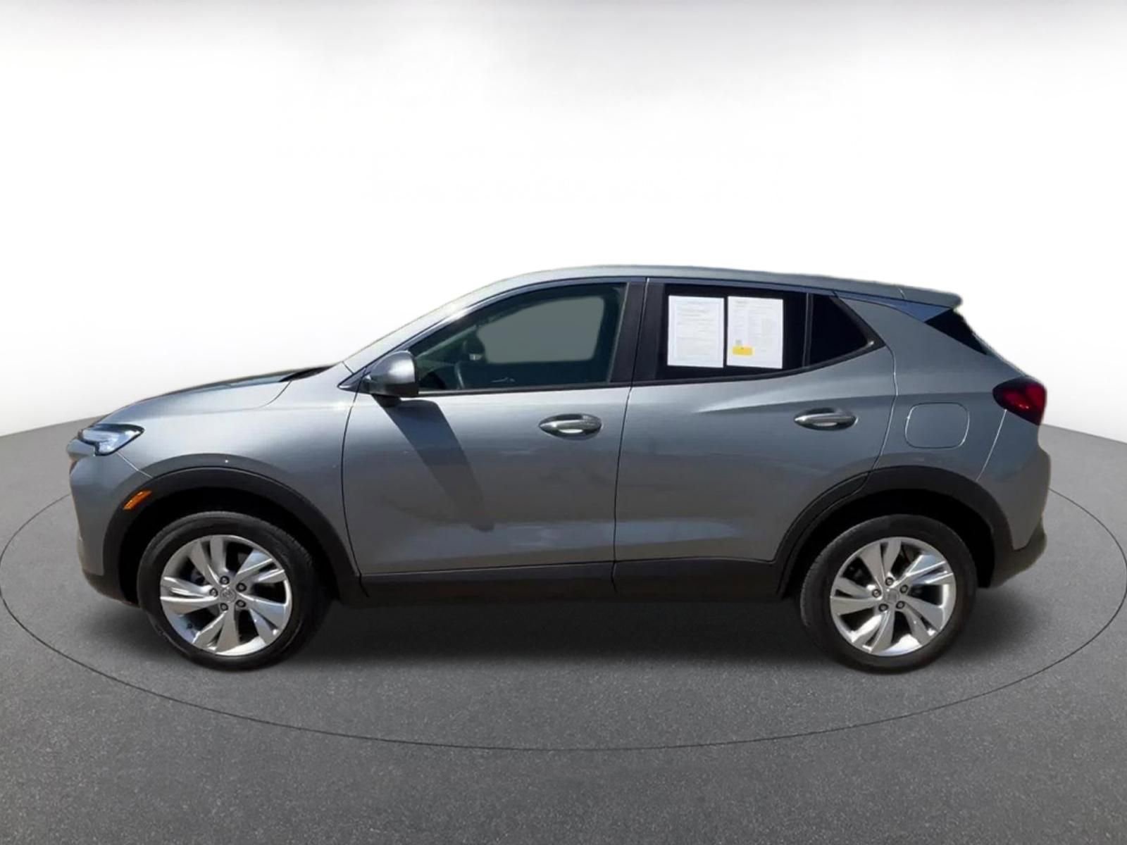 Used 2025 Buick Encore GX Preferred AWD/4WD image 9