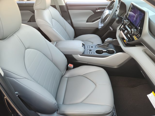 New 2026 Toyota Highlander XLE AWD/4WD image 12