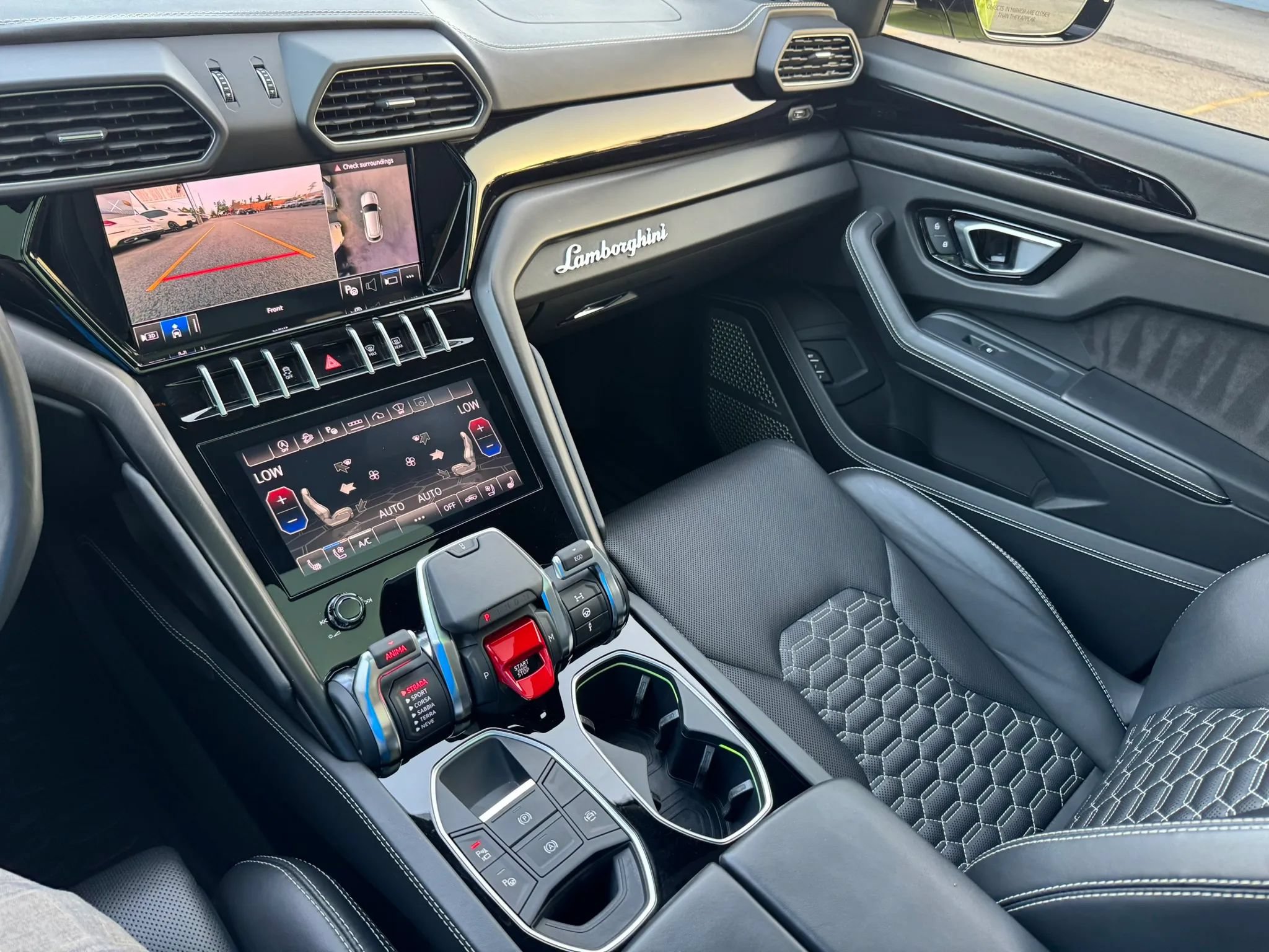 Used 2022 Lamborghini Urus AWD/4WD image 50