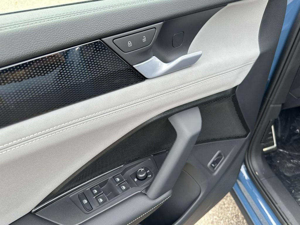 New 2026 Volkswagen Tiguan SE R-Line AWD/4WD image 13