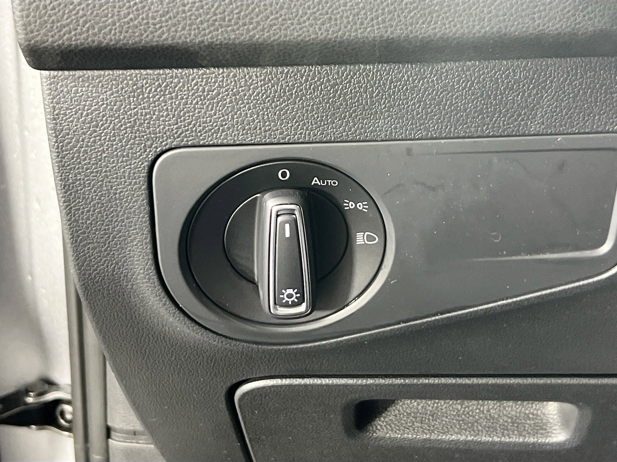 Used 2022 Volkswagen Tiguan SE image 10