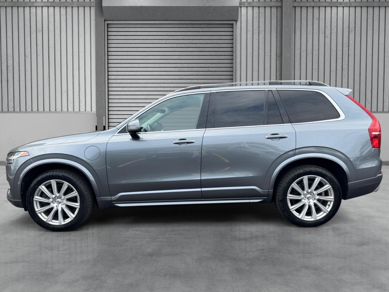Used 2016 Volvo XC90 T8 Momentum w/ Vision Package AWD/4WD image 2