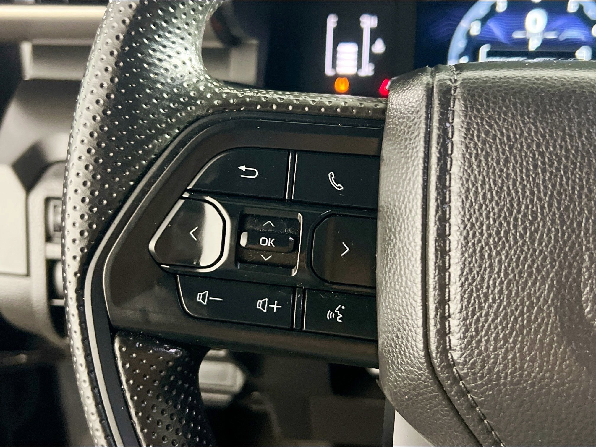 Used 2025 Toyota Tacoma SR w/ SR Upgrade Package image 18