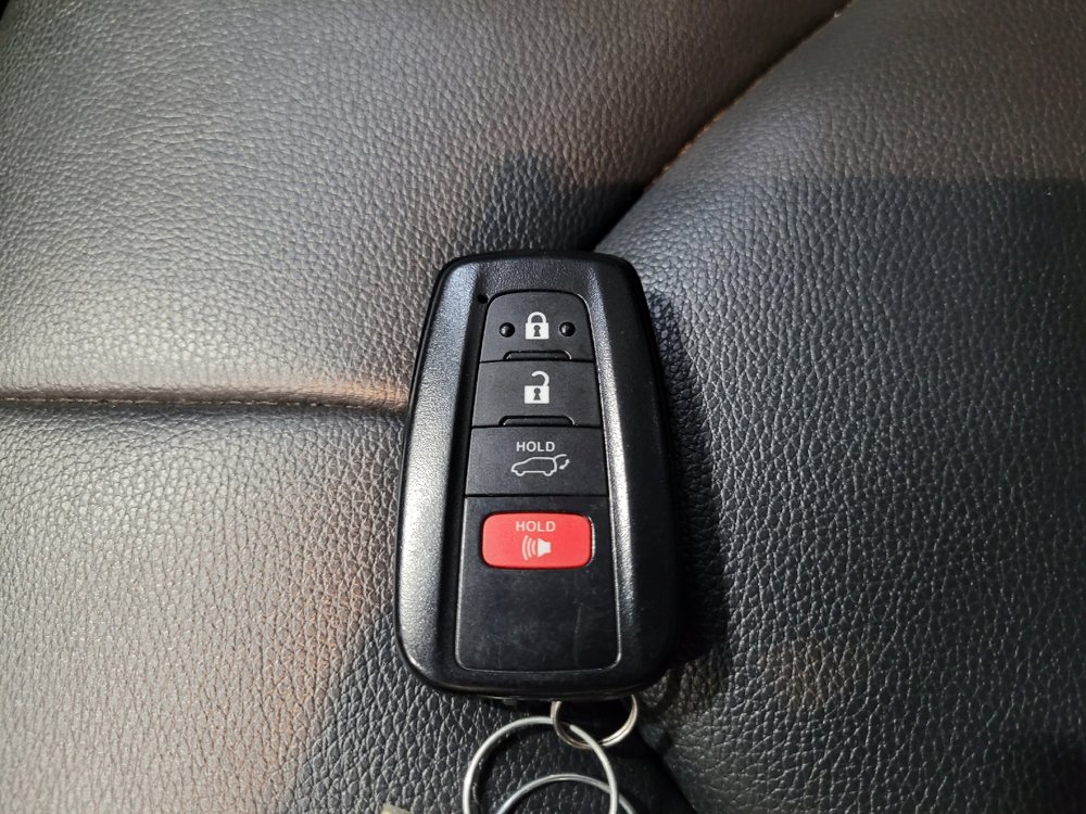 Used 2022 Toyota Highlander XLE AWD/4WD image 32