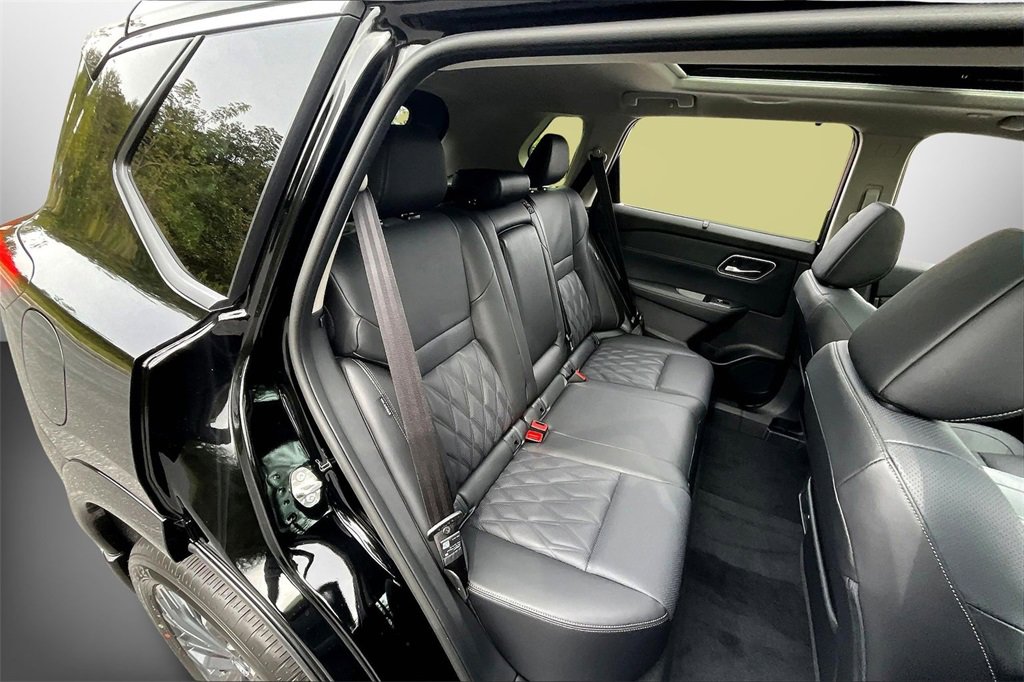 New 2026 Nissan Rogue Platinum image 9
