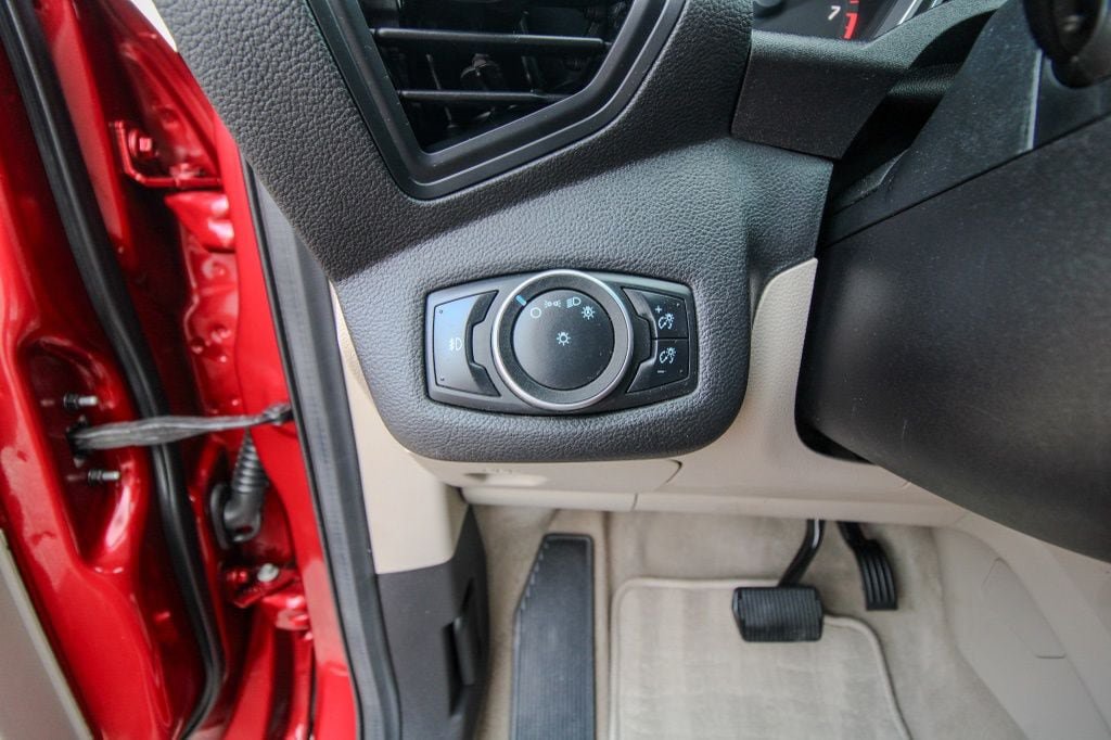 Used 2016 Ford Escape SE w/ SE Leather Comfort Package AWD/4WD image 18