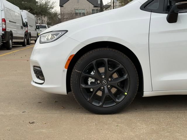 New 2026 Chrysler Pacifica Select w/ S Appearance Package image 9