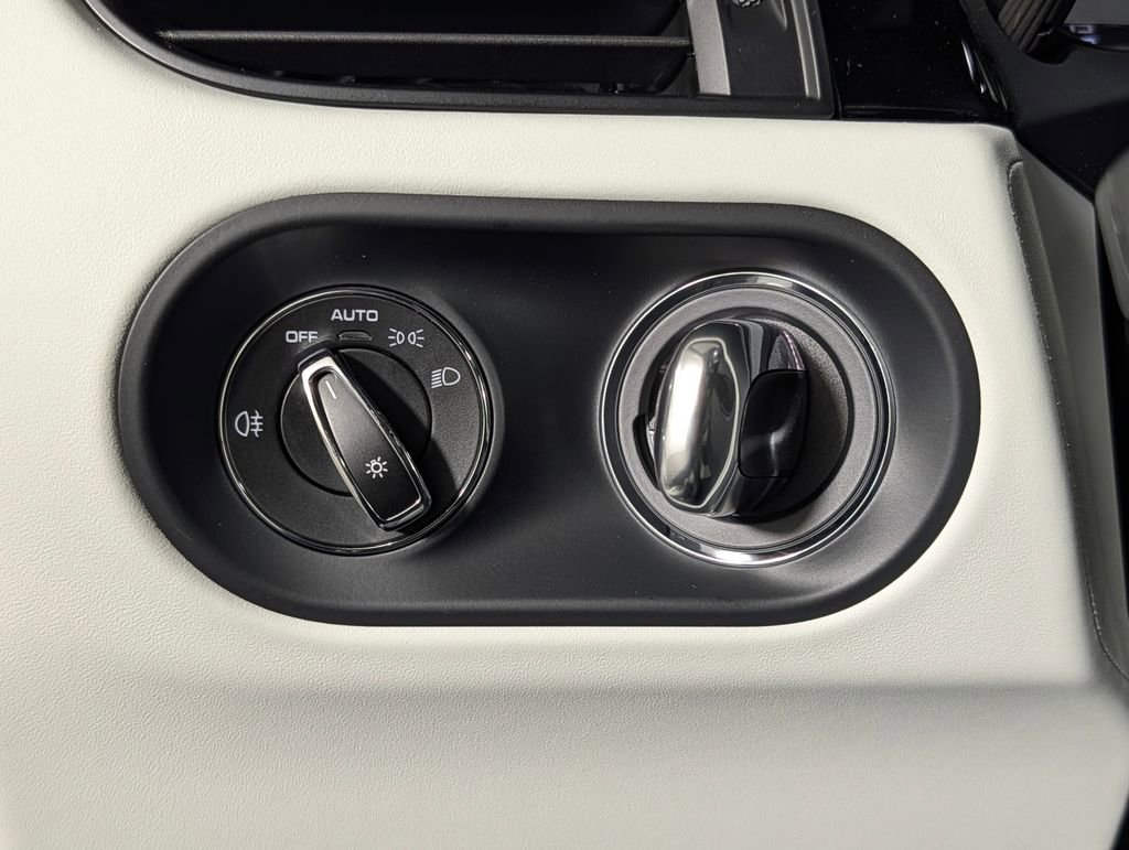 New 2026 Porsche Macan Turbo AWD/4WD image 35
