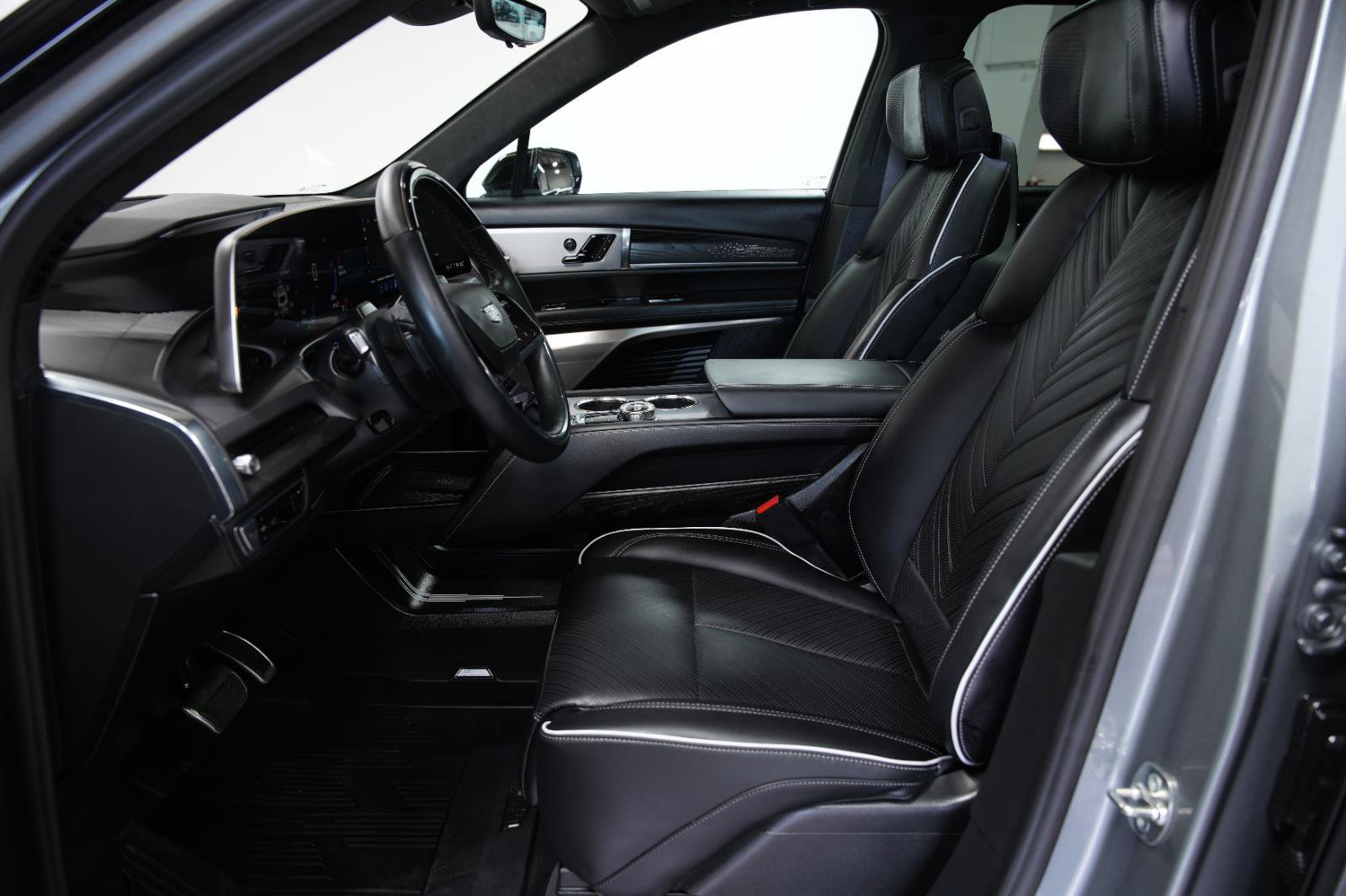 Used 2026 Cadillac Vistiq Platinum w/ LPO, Floor Liner Package AWD/4WD image 51