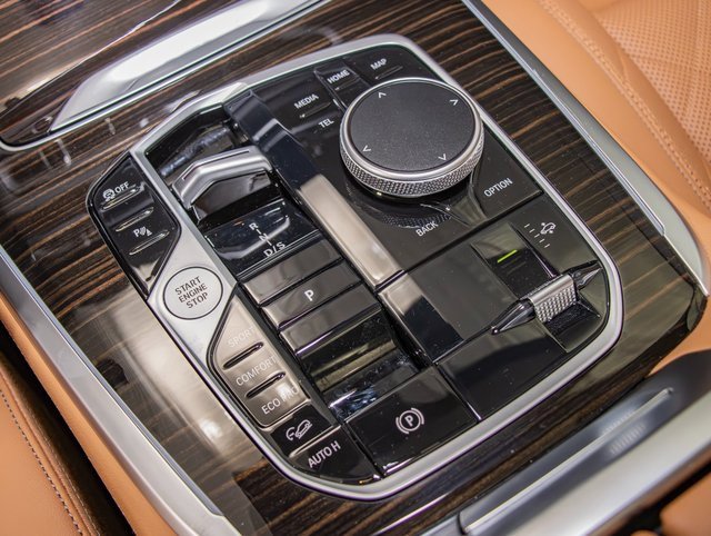 Certified 2025 BMW X7 xDrive40i image 19