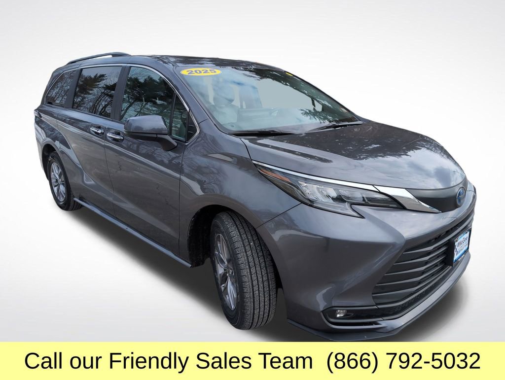 Certified 2025 Toyota Sienna XLE image 9