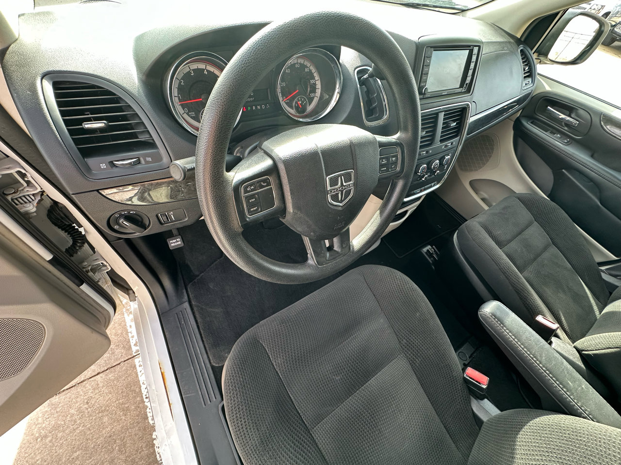Used 2019 Dodge Grand Caravan SE w/ UConnect Hands-Free Group image 10