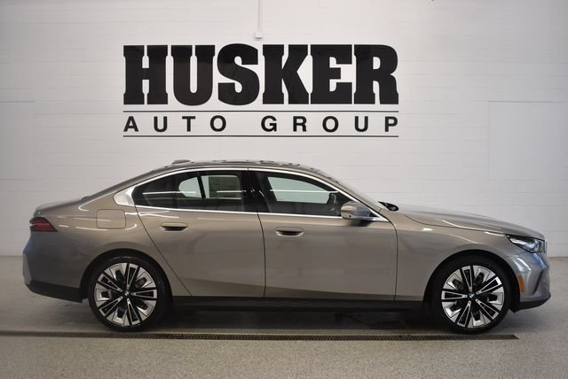 New 2027 BMW 530i xDrive w/ Premium Package AWD/4WD image 2