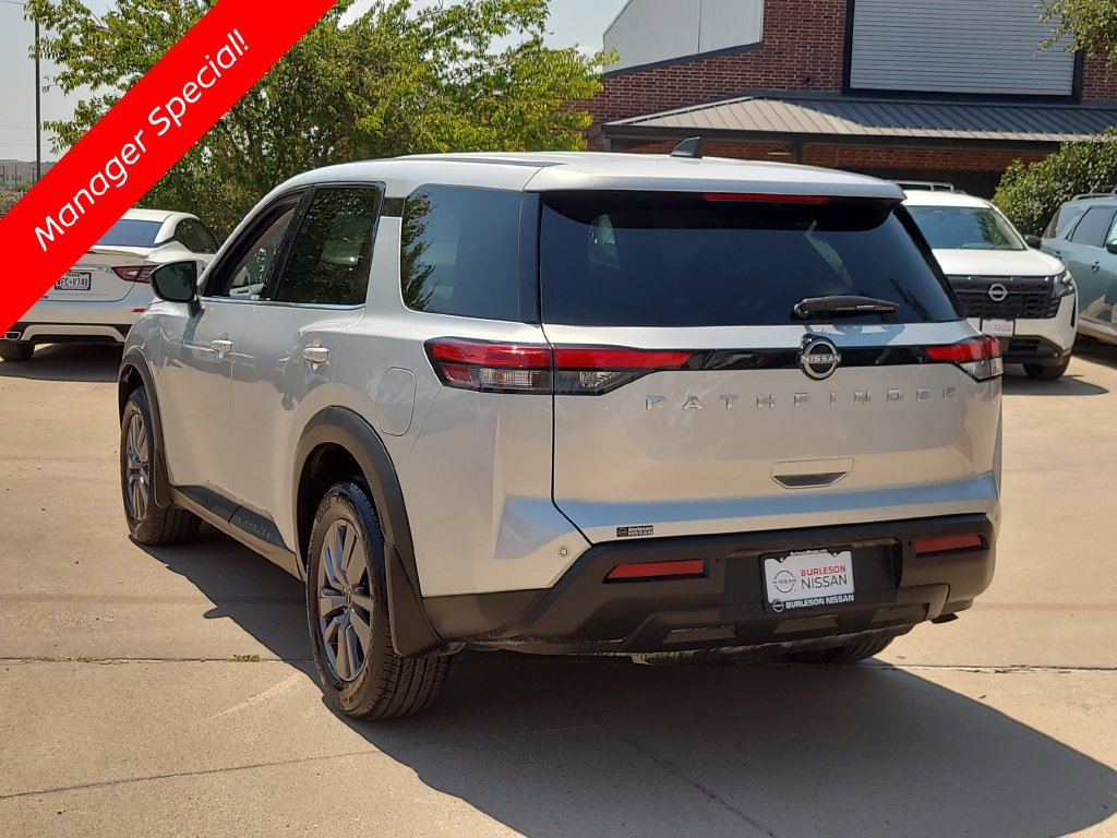 Certified 2025 Nissan Pathfinder S FWD image 2