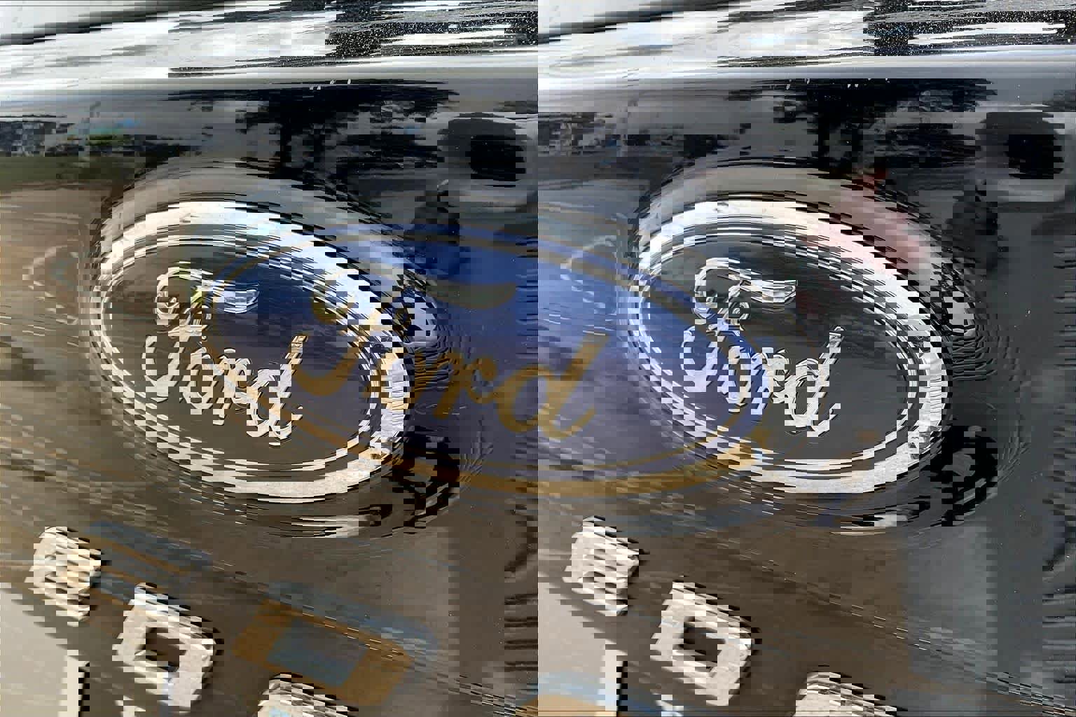 Used 2024 Ford Edge Titanium image 28