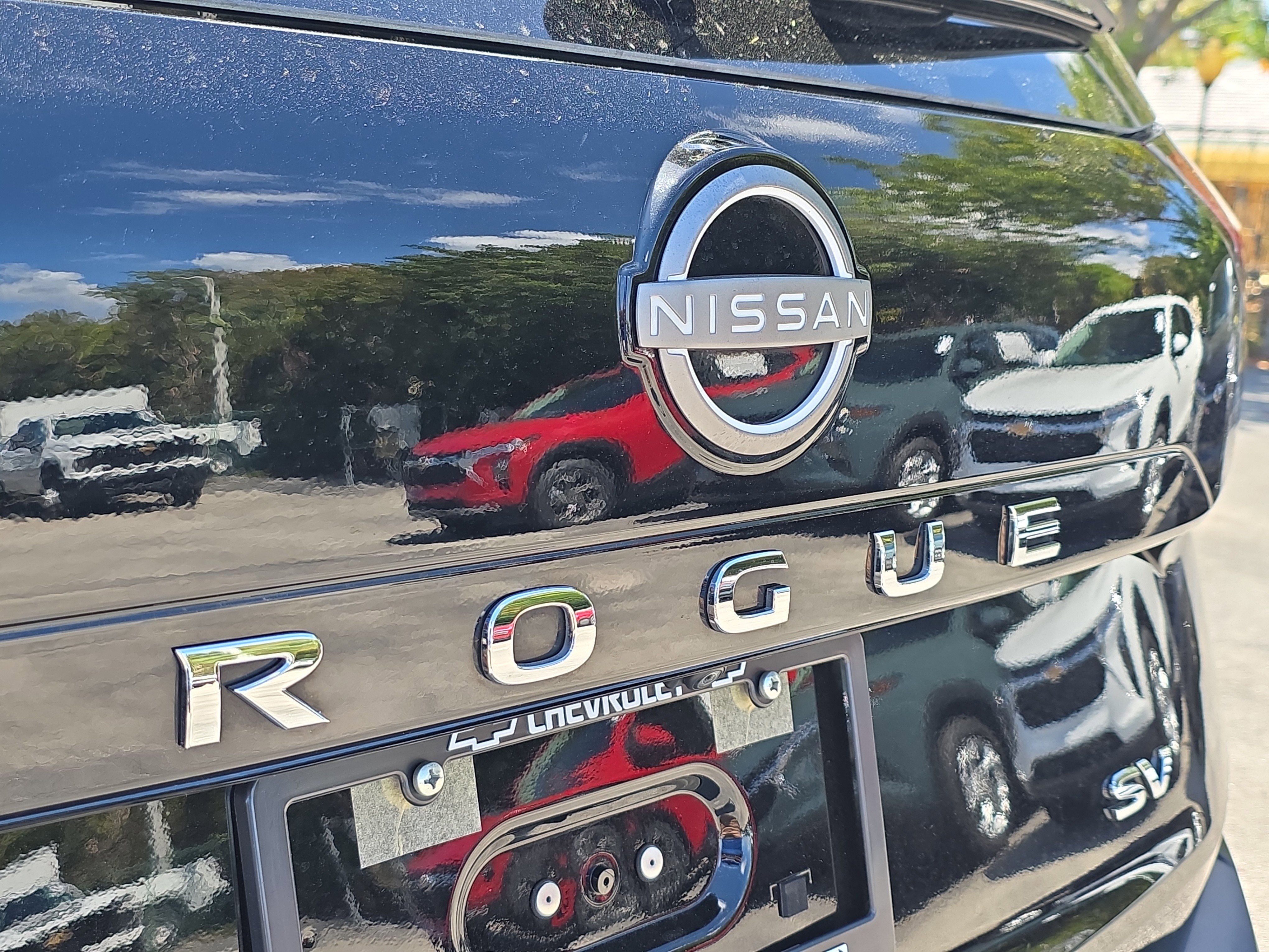 Used 2023 Nissan Rogue SV image 9