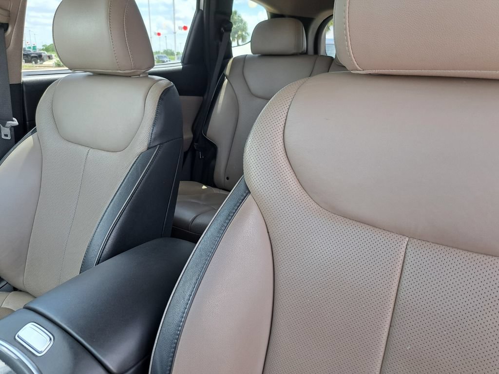 Used 2022 Hyundai Santa Fe Limited FWD image 18