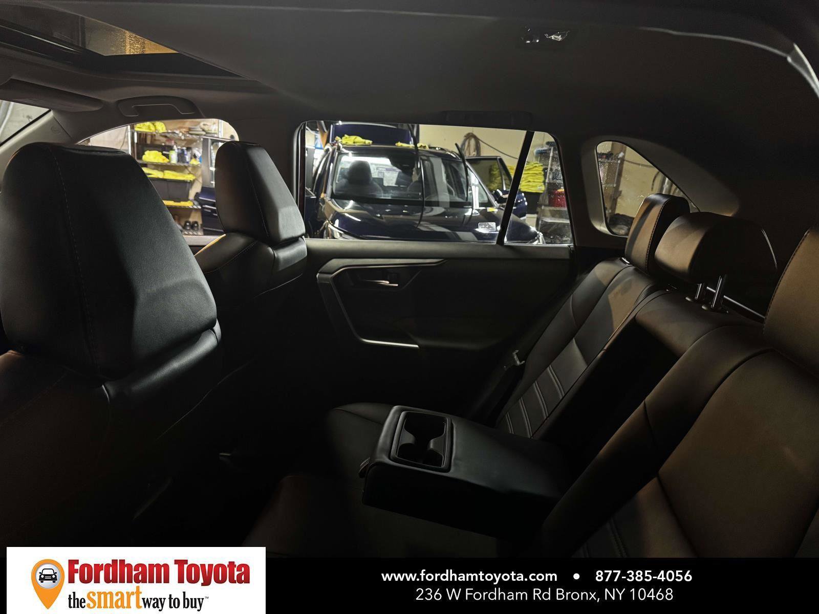 Used 2021 Toyota RAV4 XLE Premium image 12