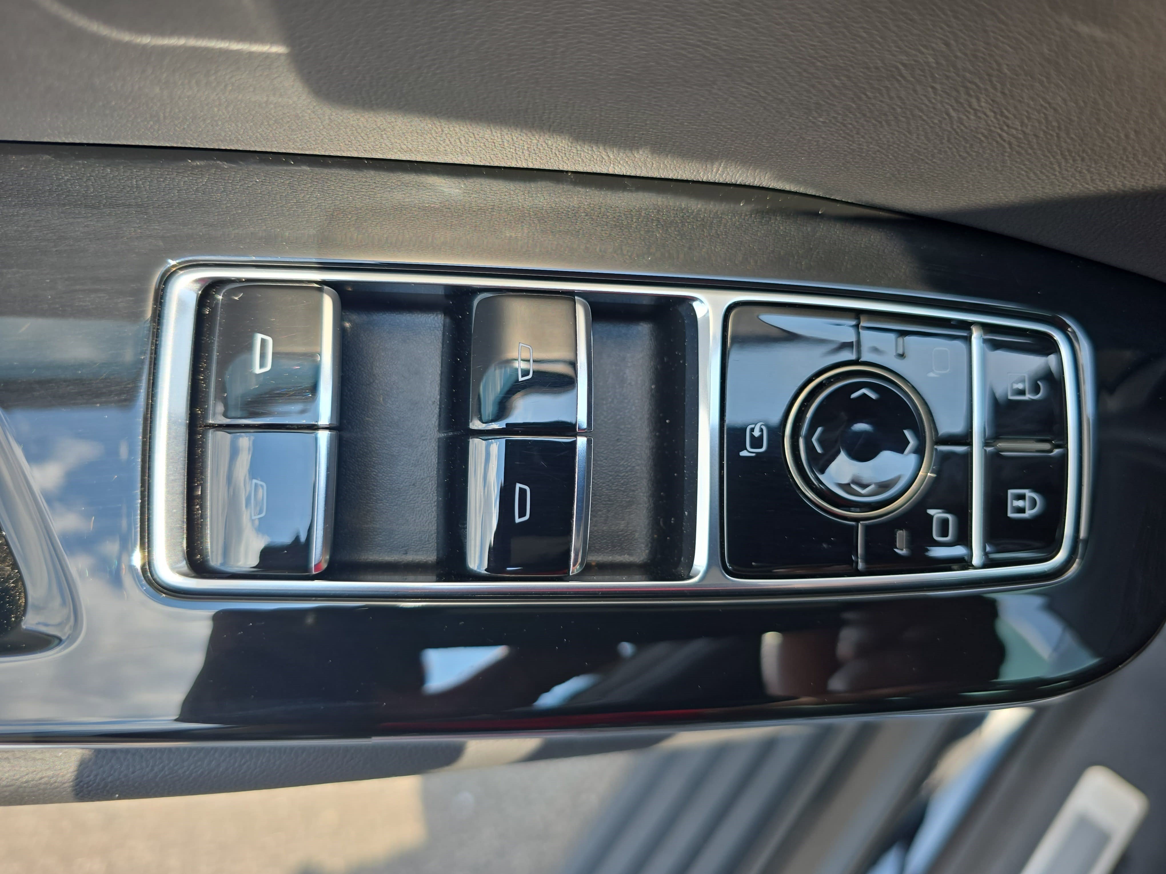 Used 2026 Cadillac Escalade ESV V AWD/4WD image 29