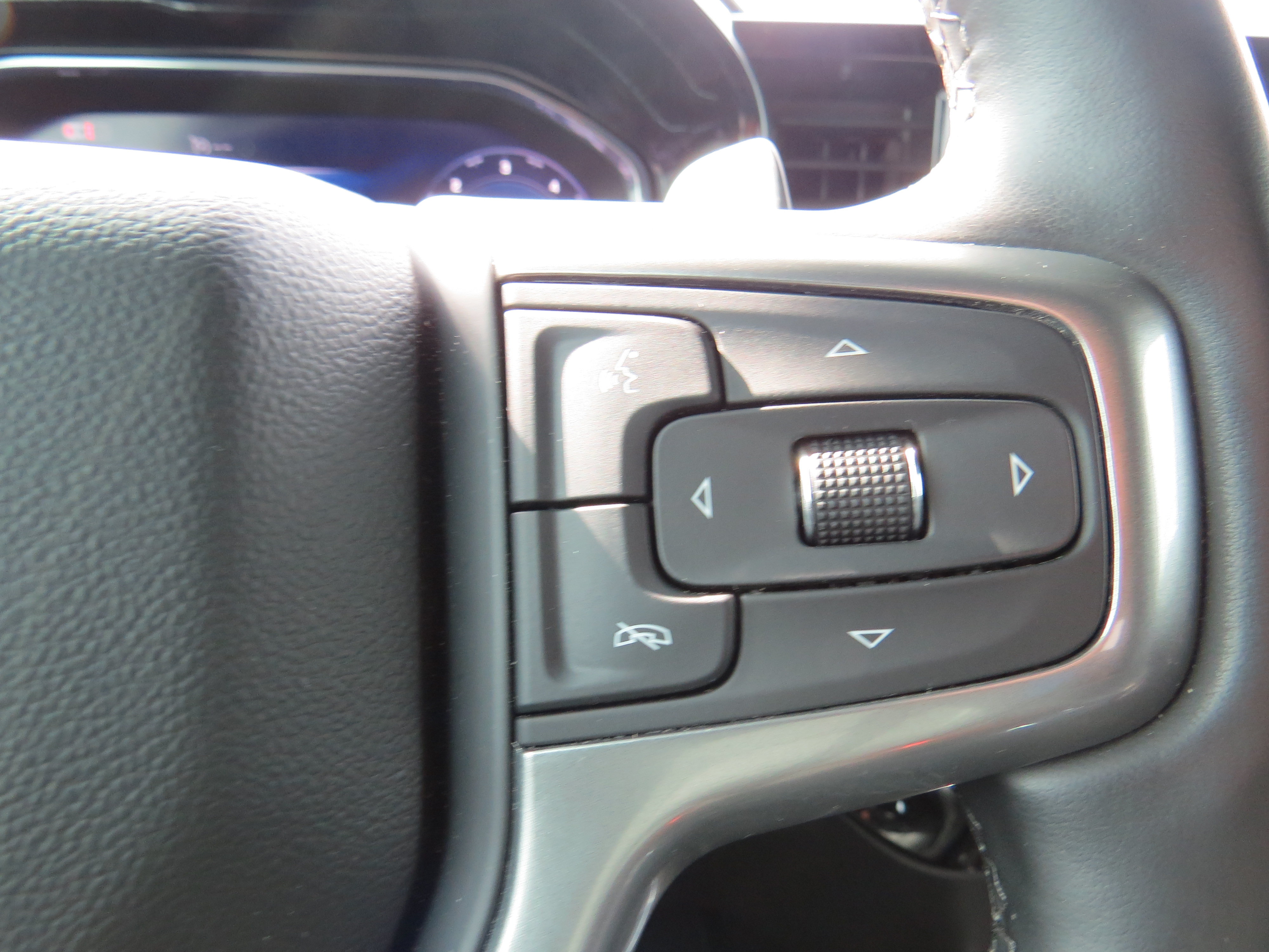 Used 2025 Chevrolet Silverado 1500 LT Trail Boss w/ Convenience Package II AWD/4WD image 27