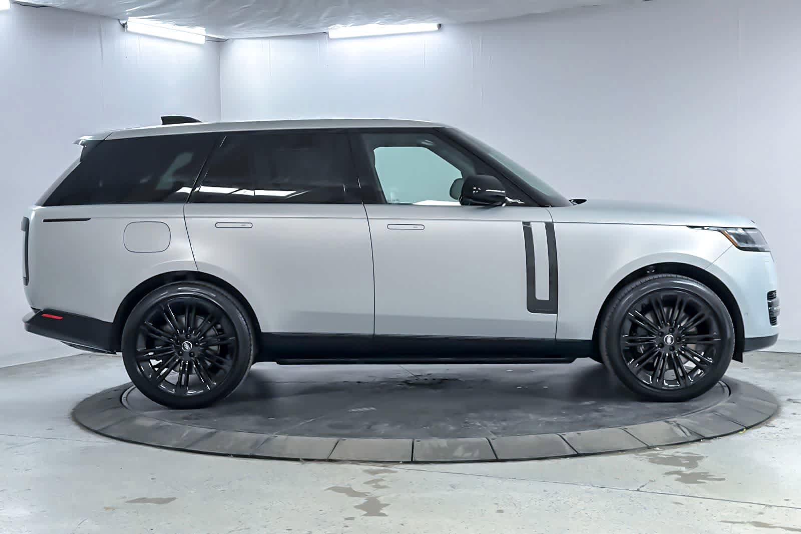 Used 2025 Land Rover Range Rover Autobiography AWD/4WD image 8