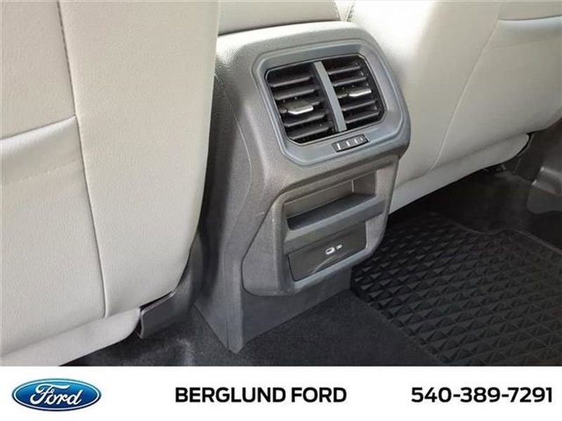 Used 2024 Volkswagen Taos SE image 33