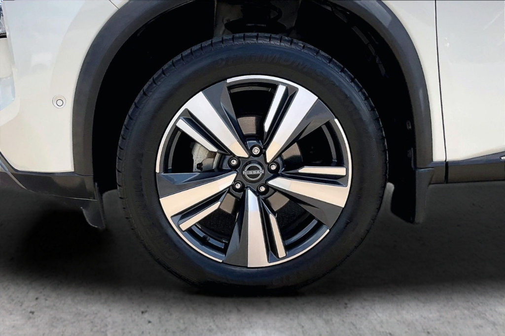 Used 2023 Nissan Rogue SL w/ SL Premium Package FWD image 32