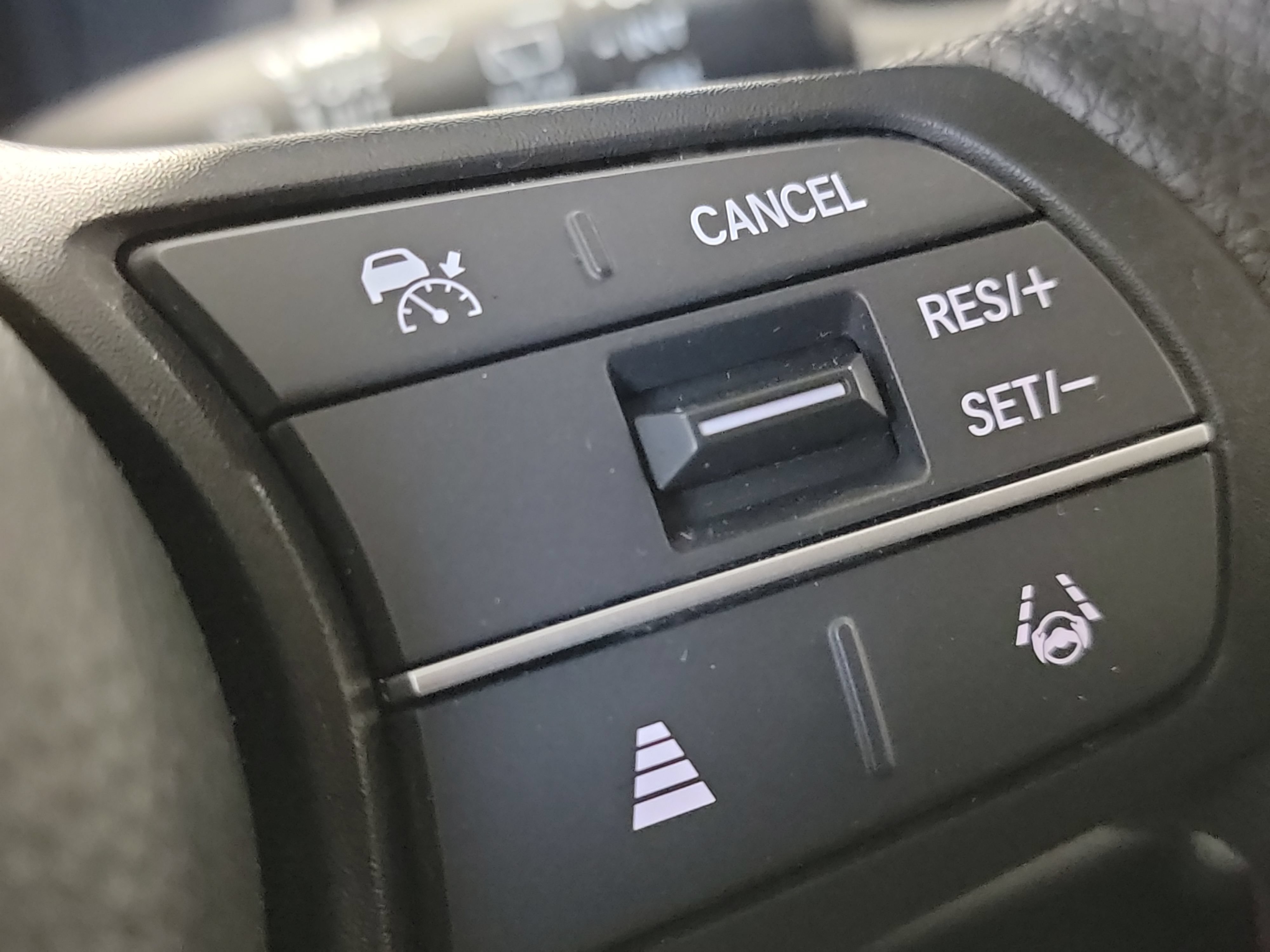 Used 2024 Honda HR-V LX image 33