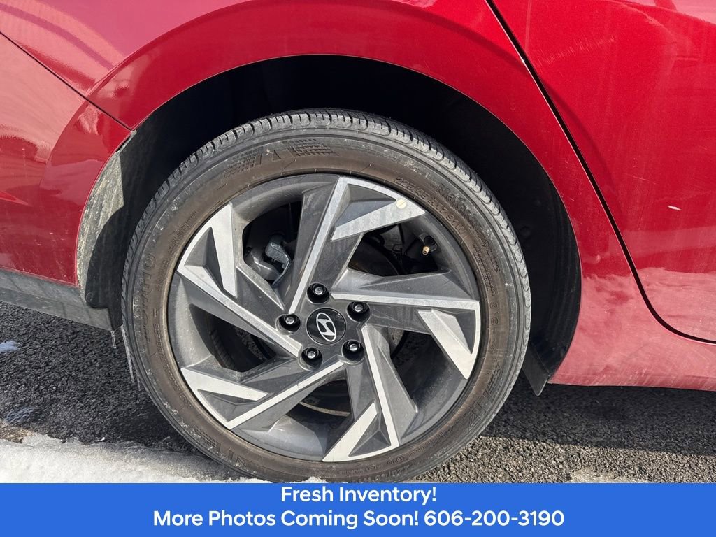 Used 2025 Hyundai Elantra Sport FWD image 4