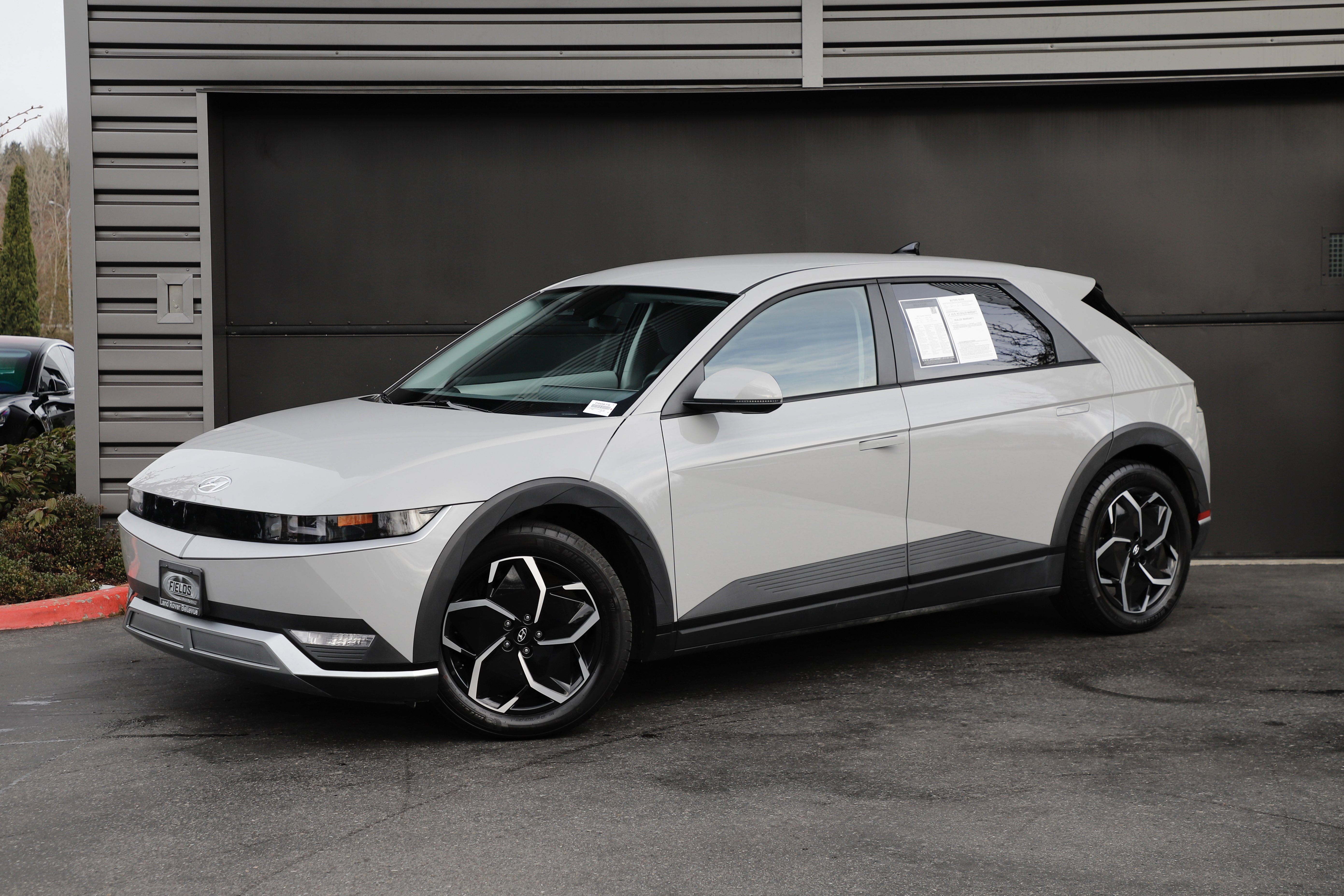 Used 2024 Hyundai Ioniq 5 SE image 1