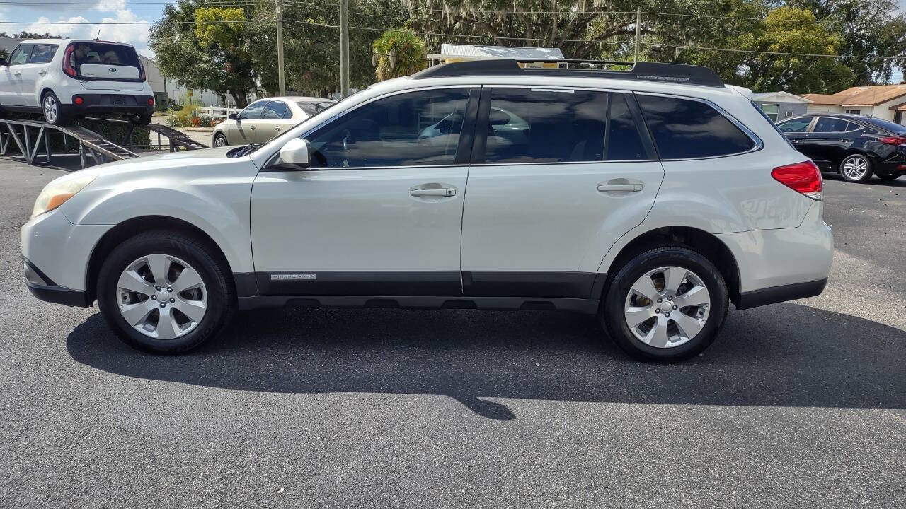 Used 2010 Subaru Outback 2.5i Premium w/ Popular Equipment Group 1B image 6