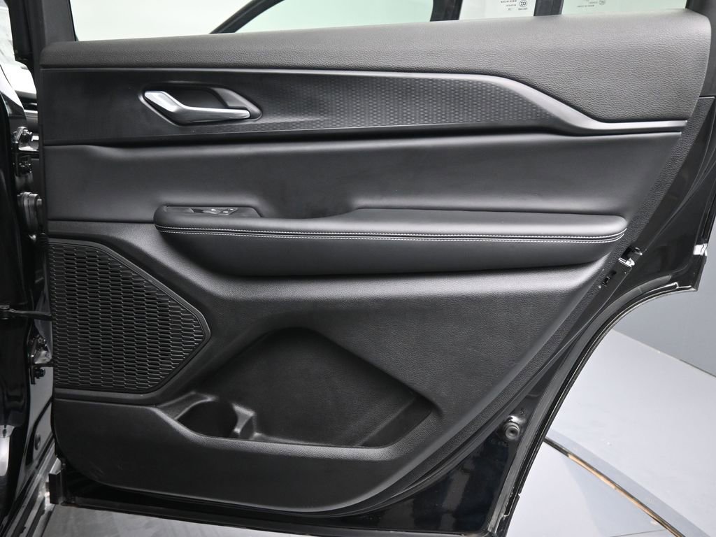 Used 2024 Jeep Grand Cherokee L Laredo w/ Luxury Tech Group I image 17