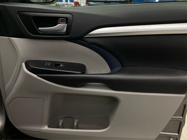 Used 2019 Toyota Highlander XLE AWD/4WD image 27