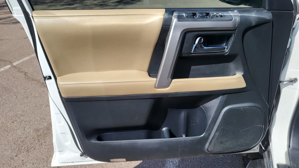 Used 2016 Toyota 4Runner SR5 Premium image 24