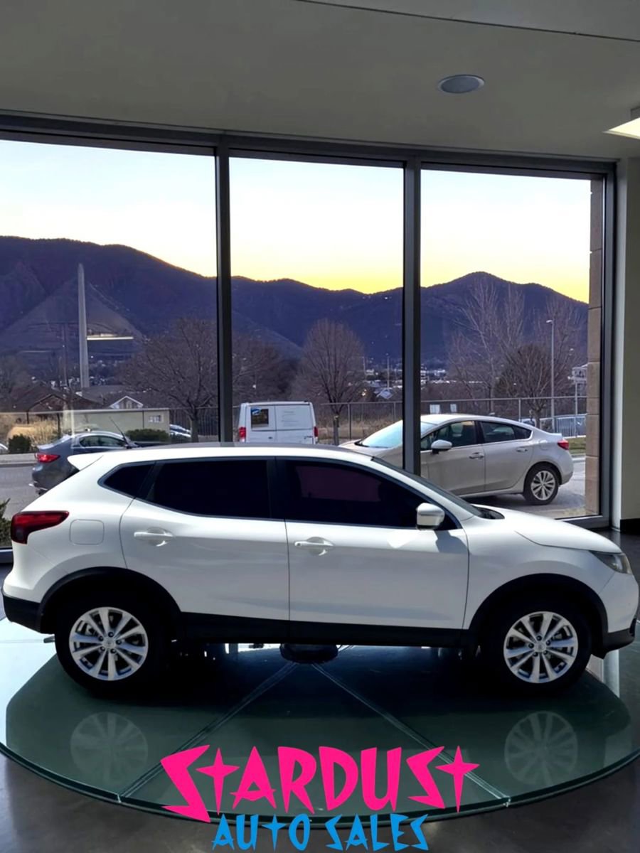 Used 2018 Nissan Rogue Sport S w/ S Appearance Package FWD image 3