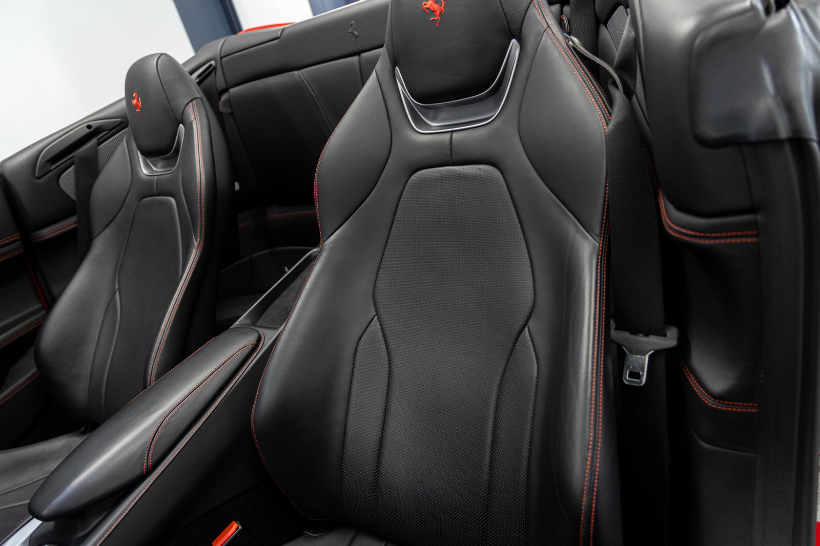Used 2020 Ferrari Portofino RWD image 42