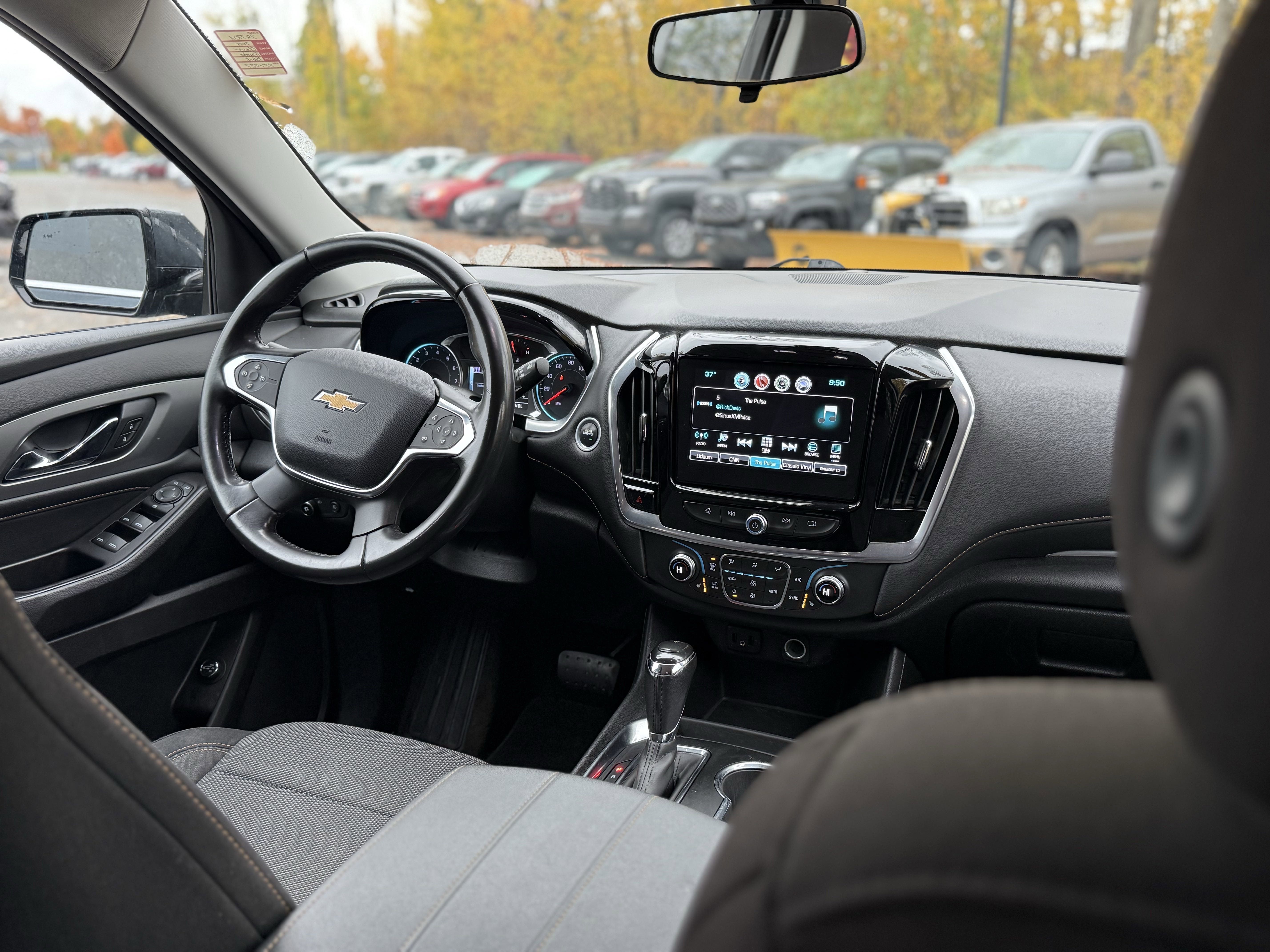 Used 2019 Chevrolet Traverse LT image 15