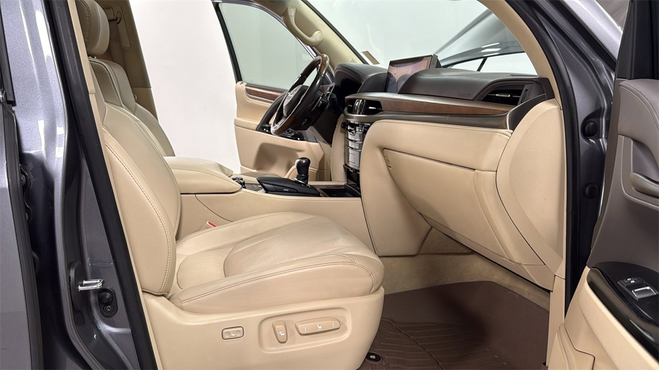 Used 2017 Lexus LX 570 4WD image 19