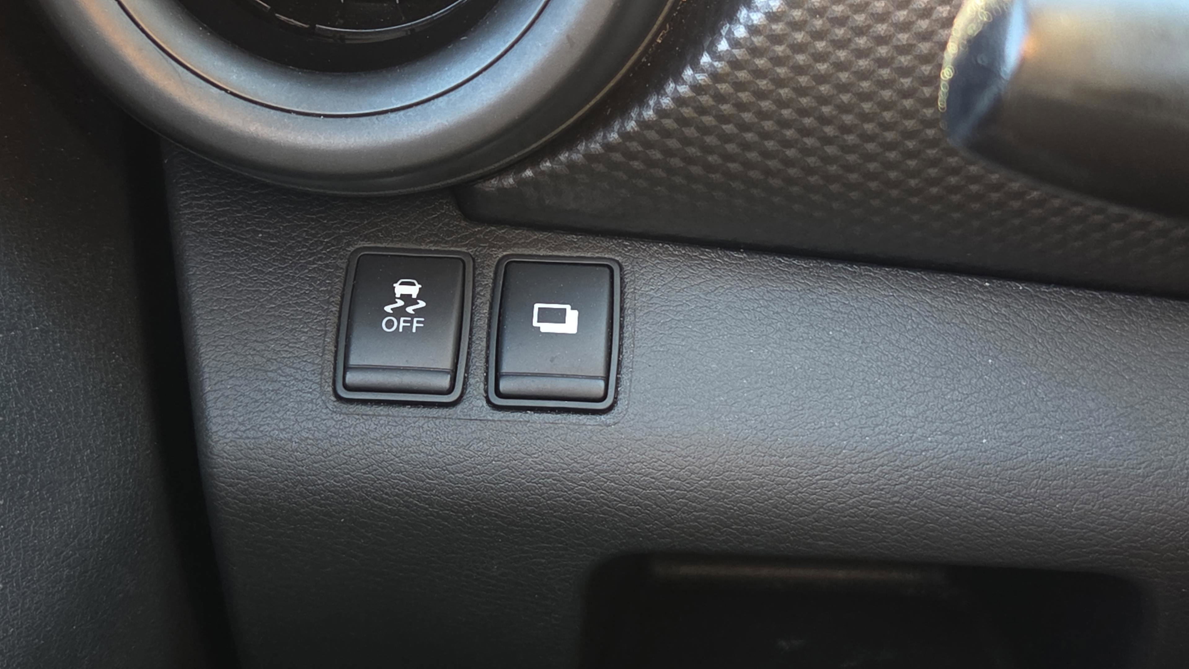 Used 2018 Nissan Kicks S image 29