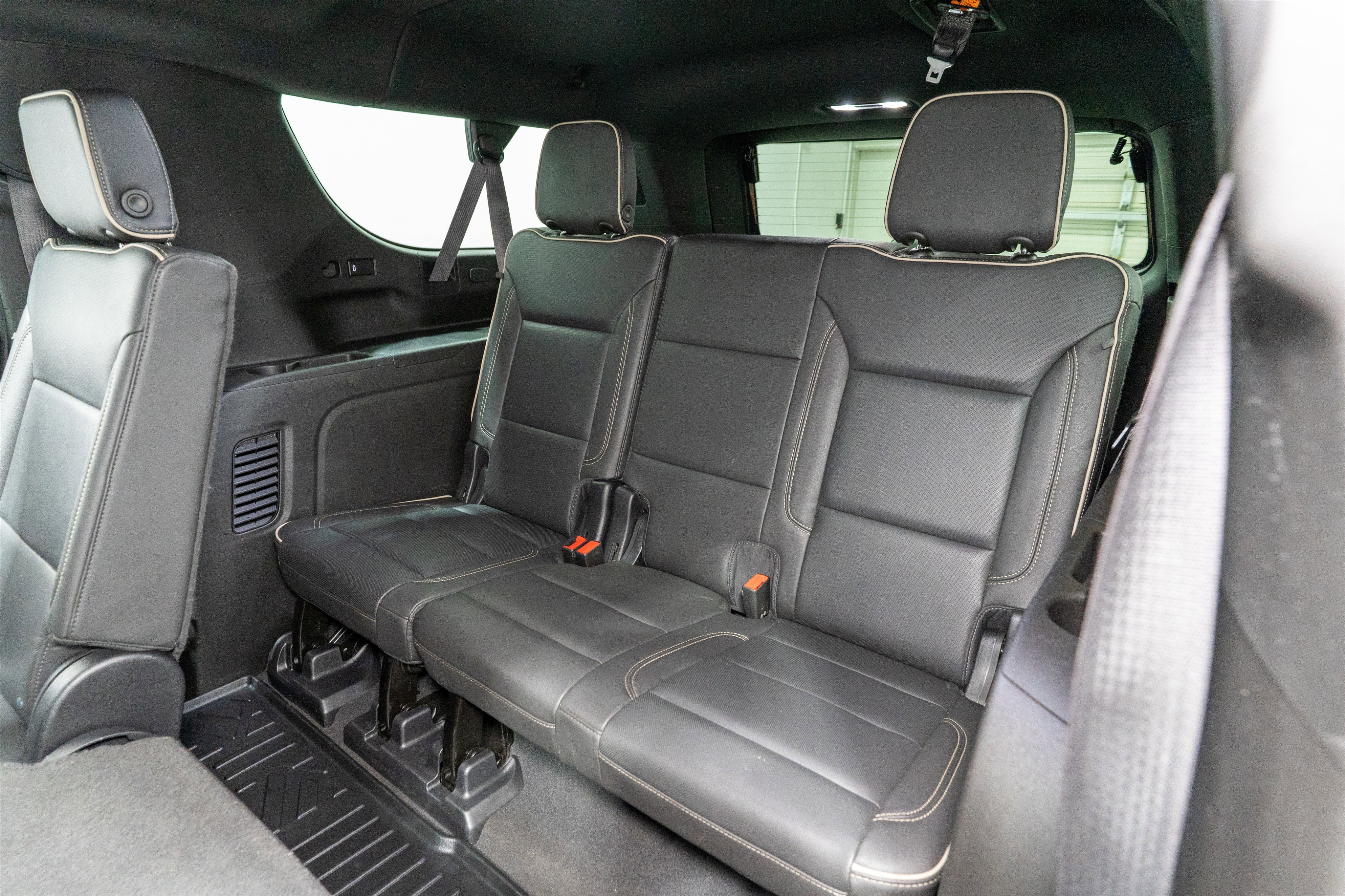 Used 2022 GMC Yukon XL SLT image 32