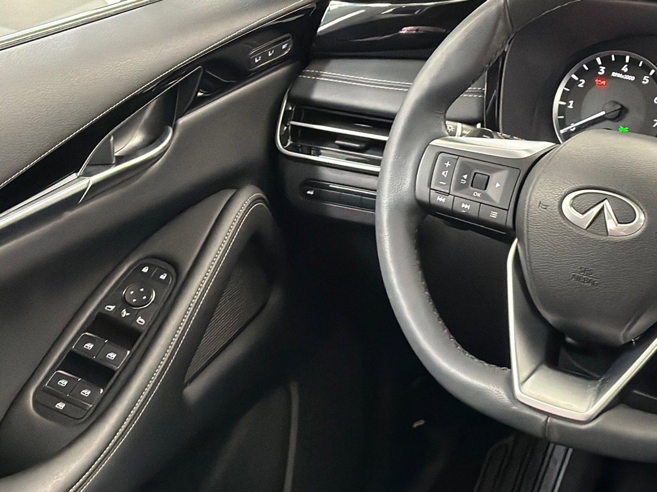 Used 2023 INFINITI QX60 Pure image 22