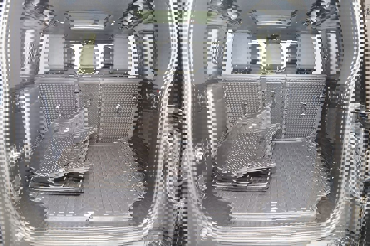 Used 2023 Land Rover Defender 110 V8 image 48