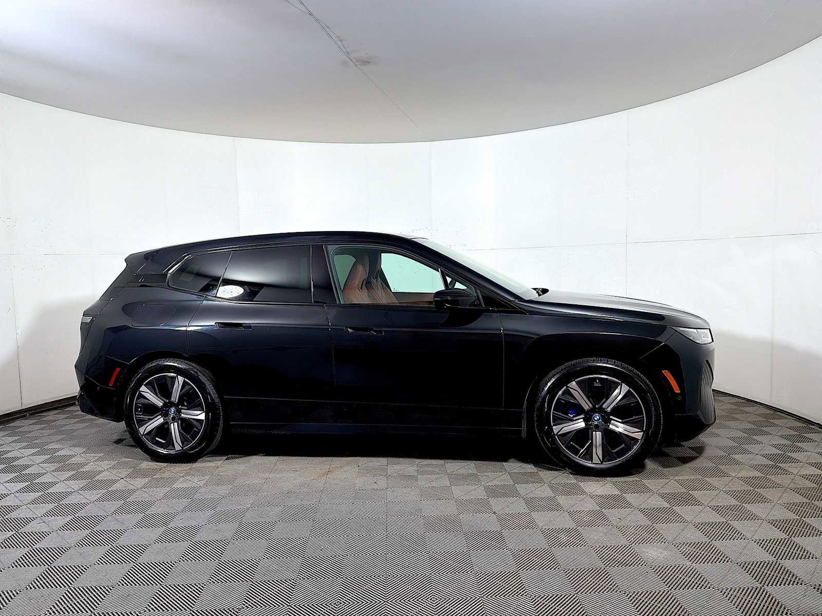 Used 2025 BMW iX M60 w/ Luxury Package image 7