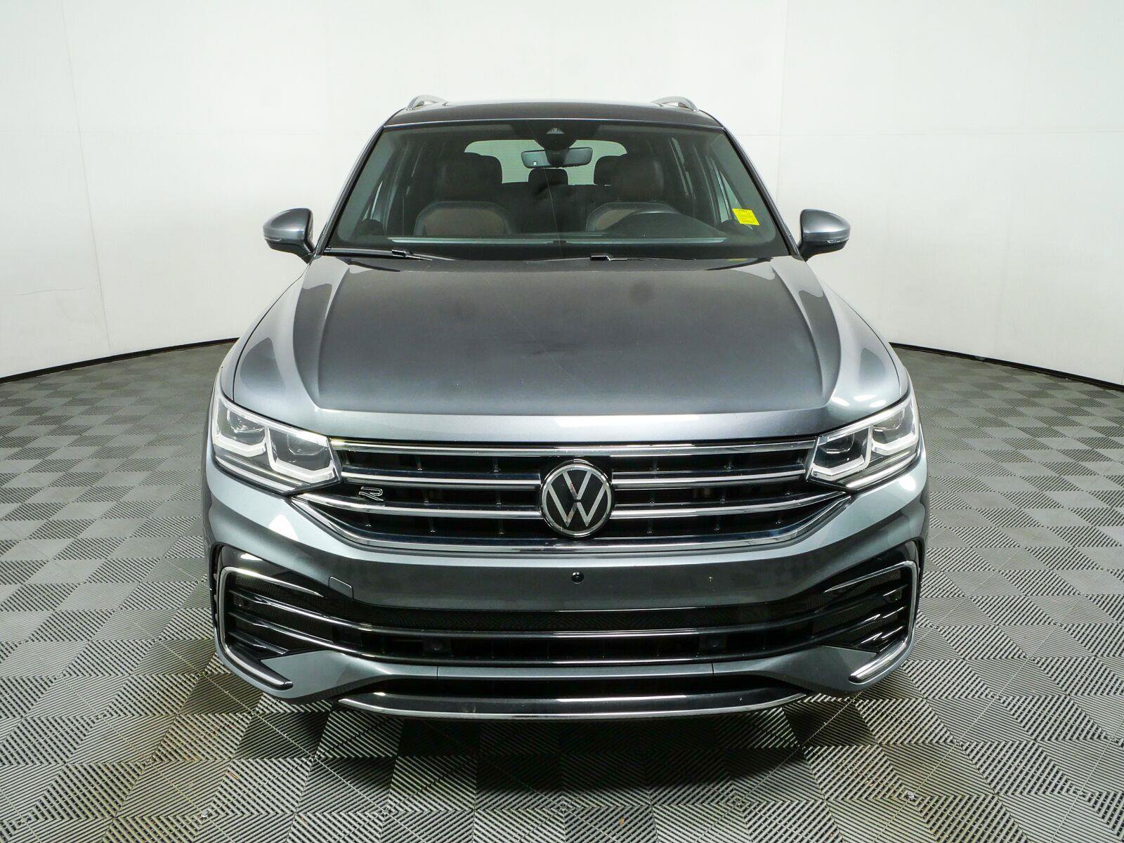Used 2022 Volkswagen Tiguan SEL R-Line AWD/4WD image 28